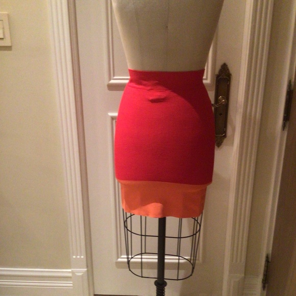 ‘BCBG’ Bandage Skirt - Picture 2 of 2
